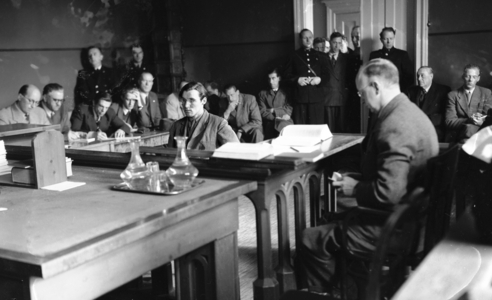 Kristiansand October 21, 1949. The chocolate murder in court. Defendant Carstein Brekke in the courtroom …, 1949 (photo)