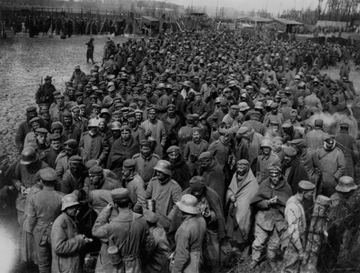 A Large Number of Prisoners, 1916 (b/w photo)