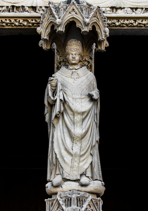 Portail des Flèches, v. 1320-30, un pape. Photographie, septembre 2016.