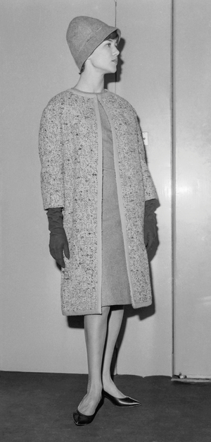 Presentation of Albert Lempereur fashion, Paris, November 15, 1960 (b/w photo)