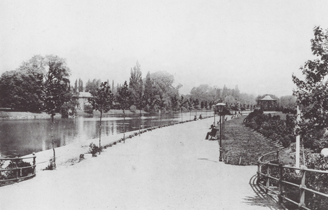 Kingston upon Thames: Canbury Gardens (b/w photo)