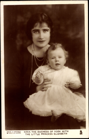 Ak H.R.H. The Duchess of York, Little Princess Elizabeth  (b/w photo)