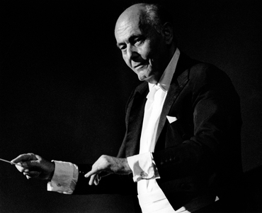 Georg Solti conducting with baton in concert dress, 1990