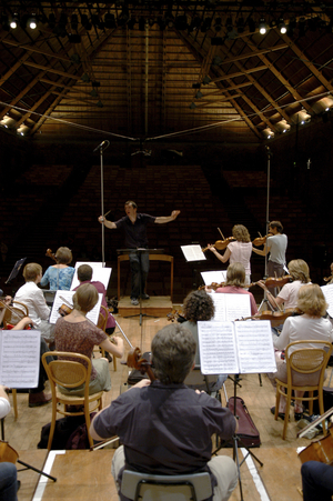 Ades, Thomas conducting the Britten Sinfonia at  Snape Maltings concert hall, Aldeburgh Festival 2004