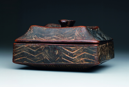 Pigment box with peaked corners, late 19th or early 20th century (wood)