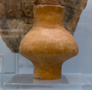 Ceramic tableware, Neolithic, 6000 B.C. (ceramics)