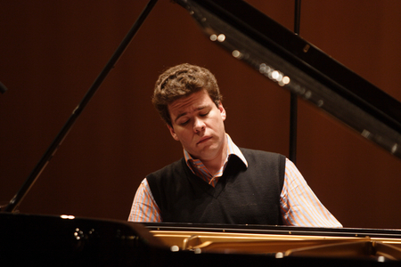 Denis Matsuev performing in Paris, France, 2006 (photo)