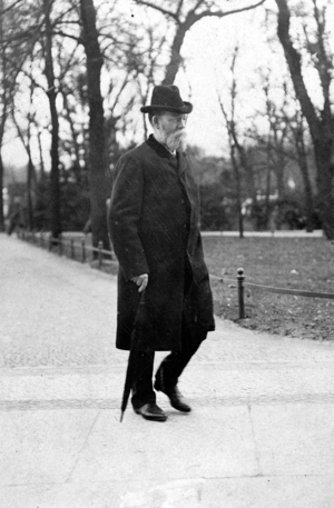 Erhard Auer, 1918 (b/w photo)