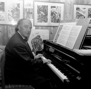 Oslo 19661003 The composer Klaus Egge at the grand piano …, 1966 (photo)