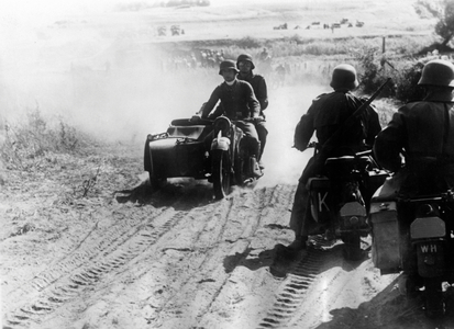 German motorcycle troops on the Eastern Front, 1941 (b/w photo)