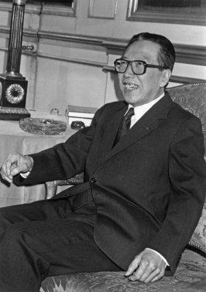 Mr Wu Xueqian Chinese Foreign Minister Visits to Paris Au Quai D'Orsay April 5, 1984 (b/w photo)