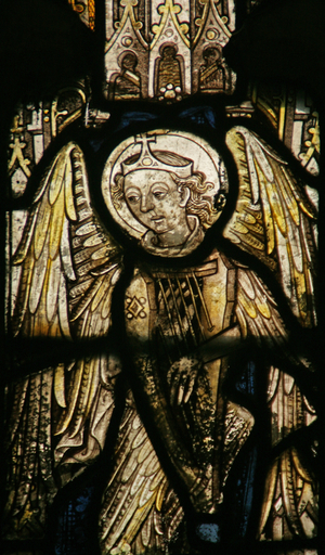 Window s7 depicting a musician angel with a harp (stained glass)