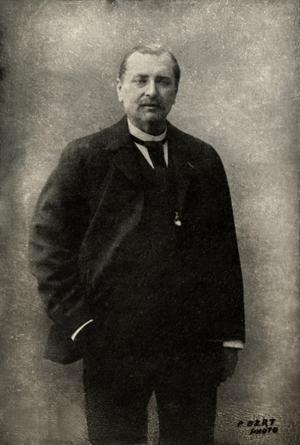 Portrait of French artist Louis Pericaud ( 1835 , 1909 ) (photograph)