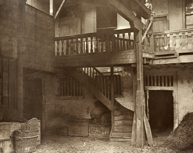 The Oxford Arms Inn. Staircase.