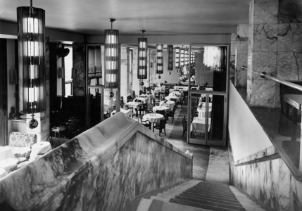 Dining room in the Hotel 'Patria' in Krynica, 1934 (b/w photo)