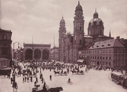 Munich / Munchen: Feldherrnhalle und Theatiner-Hofkirche (b/w photo)