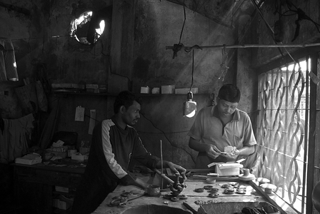 Workers at the workshop of a grinding factory, in Ferighat, Khulna, Bangladesh. March 1, 2008.  (photo)