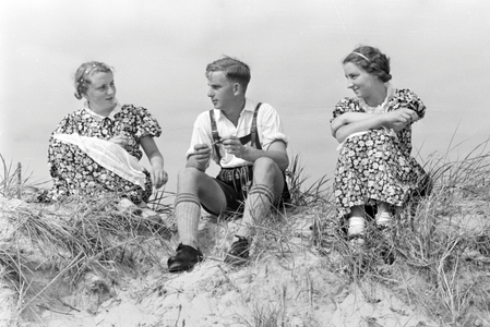 Summer holidays on the North Sea Island Borkum, Germany 1930s (b/w photo)