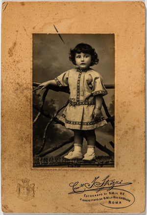 Portrait of a little girl, Rome, Italy, 1910-25 (photo)