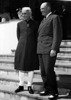 Asker 19570620. India's Prime Minister Jawaharlal Nehru visits Norway. Here he is with Crown  …, 1957 (photo)