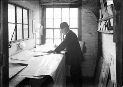 Workshop of Christopher Pratt, 1910-12 (b/w photo)