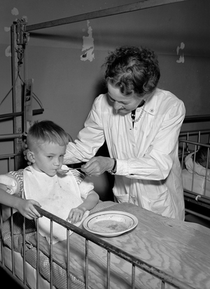 Oslo 19520301 In 1948, the Norwegian Red Cross took the initiative for …, 1952 (photo)