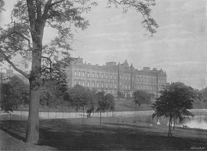 Buckingham Palace (b/w photo)