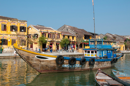 Vietnam: The historic merchant town of Hoi An across the Thu Bon River (photo)