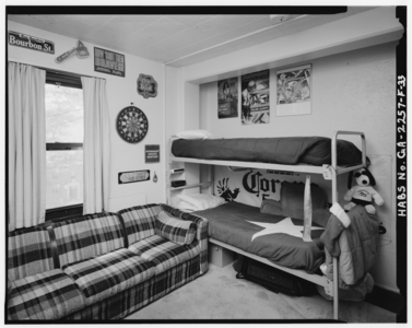 Techwood Homes, McDaniel Dormitory, 581-587 Techwood Drive, Atlanta, Fulton County, GA (b/w photo)