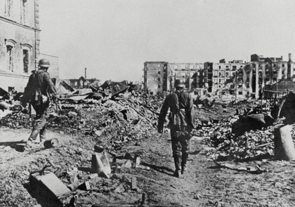 View of the city of Stalingrad occupied by the German army on the eastern front in October 1942 (b/w photo)