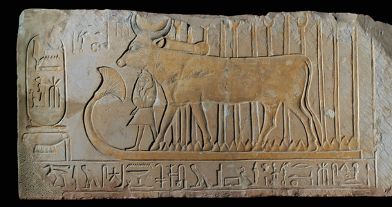 Hathor protects Amenophis I ...