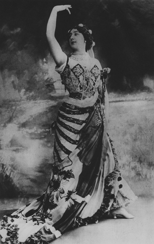 La Belle Otero (b/w photo)