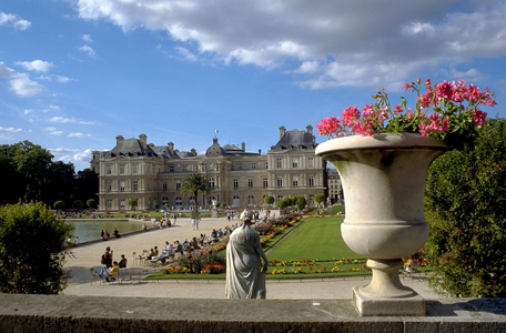 View of the 'Palais du Luxembourg' in the 'Jardin du Luxembourg, 1999 (photo)