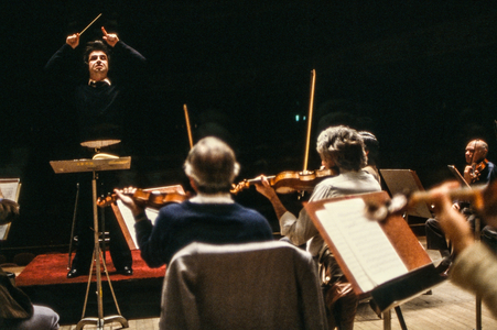Riccardo Muti , Music Director Conducting Orchestra, 1983 (photo)