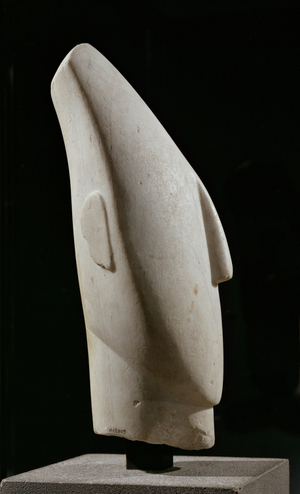 Female head, from Keros, group of Syros, Spedos-type …