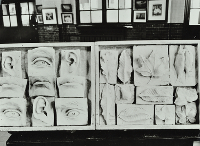 Halstow Road School: plaster models, 1907 (b/w photo)