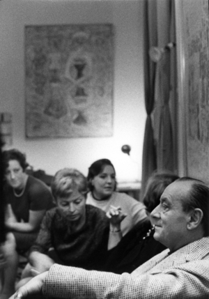 Roma, Italia, 1960, Il pittore Massimo Campigli nella sua casa durante un ricevimento (b/w photo)