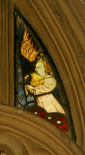 Window n1 depicting a musician angel with bagpipes (stained glass)