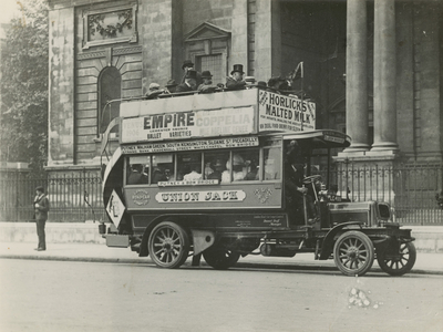 Union Jack Omnibus (photo)