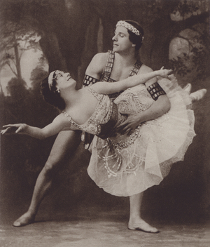 Pavlova with Mordkin in "Pas de Deux" (b/w photo)