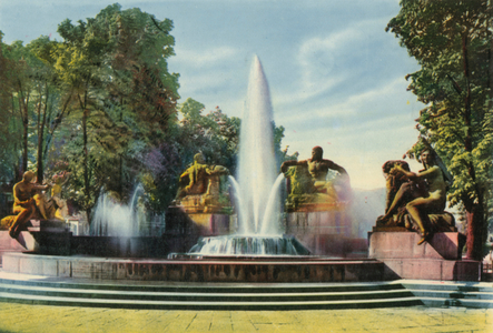 Torino – Piazza Solferino – Fontana Angelica (colour photo)