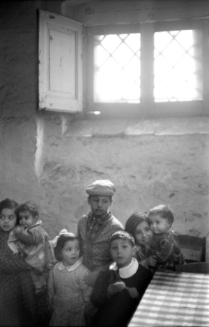 CROTONE, CHILDREN IN A BASEMENT HOUSE, , 1957 (photo)