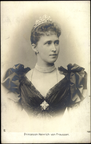 Ak Prinzessin Heinrich von Prussia, Portrait, Tiara, Chain (b/w photo)