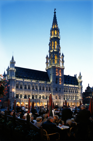 The Grand Place and Hotel de Ville at night, Brussels (photo)