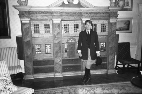 David MacDermott, Conteporary Artist, Leixlip Castle, Co Kildare 1997 (b/w photo)