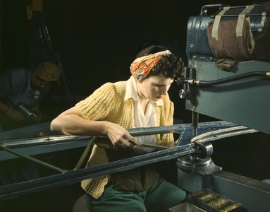 Female Riveting Machine Operator of B-17F Bomber, Douglas Aircraft Company, Long Beach, California, USA, 1942 (photo)