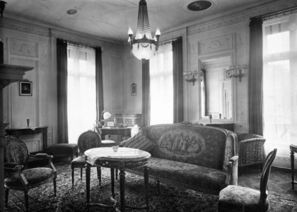 Parlor in the Hotel Adlon (b/w photo)