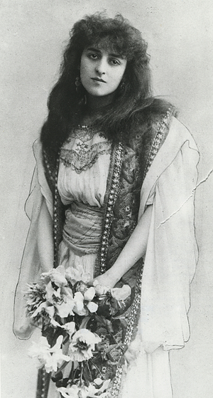 Portrait of the actress Wanda de Boncza (b/w photo)