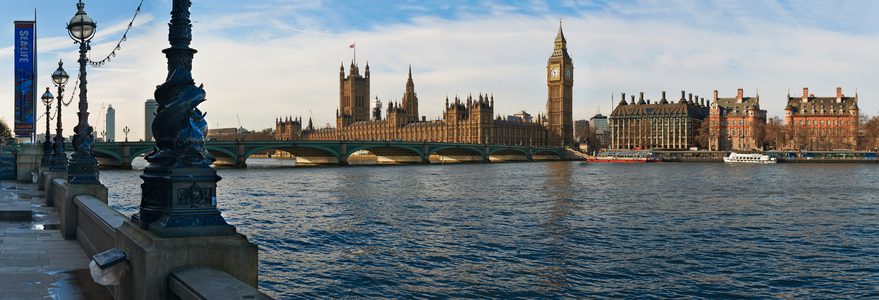UK, Panoramic view of Houses of Parliament from bank of River Thames, London (photo)