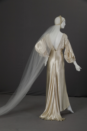 Wedding dress, cap and veil, 1933 (back view), Silk satin and tulle Jacques, Chicago